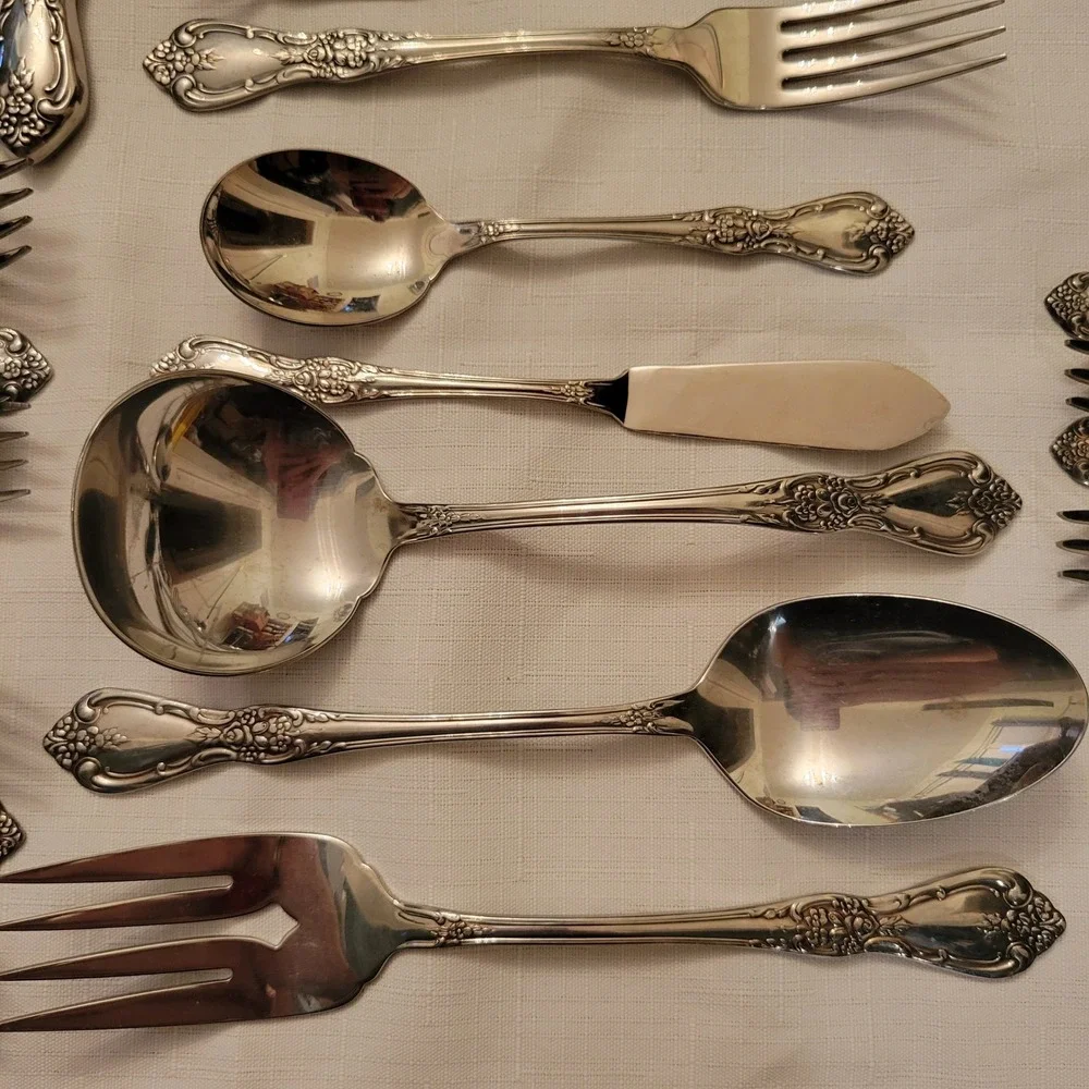 Oneida Distinction Deluxe HH 56pc Flatware Set Stainless Steel Floral Classic
